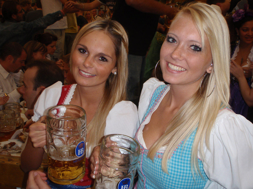 Hottest-Oktoberfest-Girls.jpg